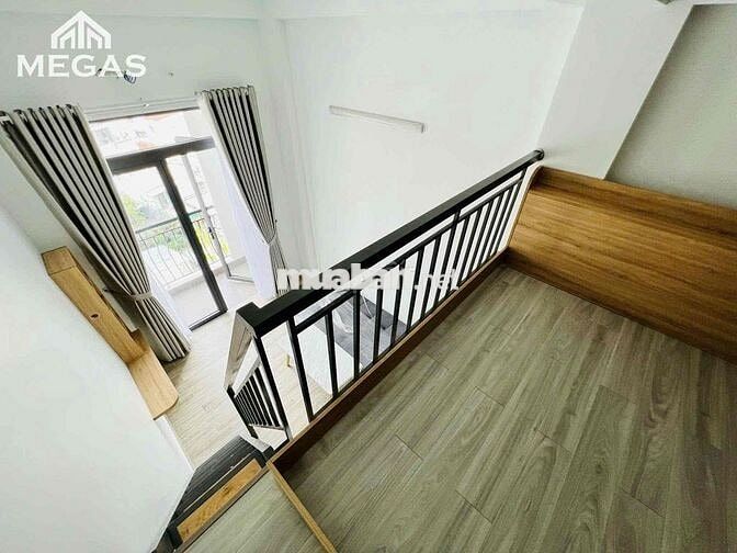 Nhà đẹp mới xây ngay LÝ CHÍNH THẮNG bancol siêu đẹp