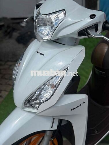 Honda Vision 2018 màu Trắng Khoá SMK