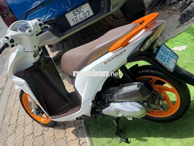 Honda Vision 2018 màu Trắng Khoá SMK