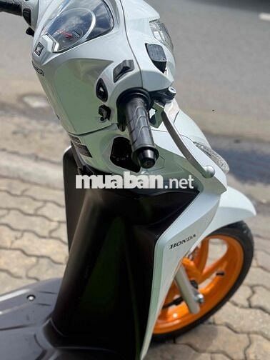 Honda Vision 2018 màu Trắng Khoá SMK