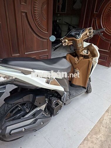 Honda Click Trắng nâu