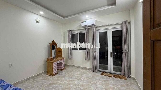 Nhà phố đẹp 1 trục thẳng 1/ Nguyễn Văn Quá. Sát mặt tiền, hẻm xe hơi.
