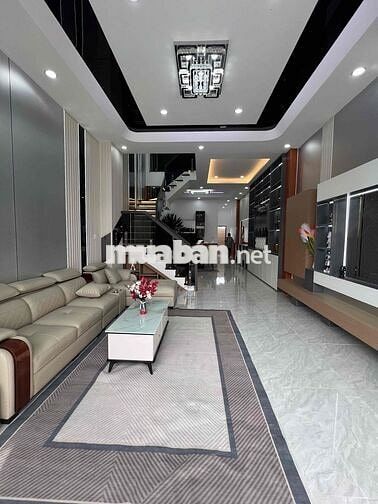 Bán nhà 2 tầng Đoàn Nguyên Tuân 3PN chợ Long Thượng có sân đậu oto 