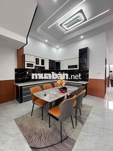 Bán nhà 2 tầng Đoàn Nguyên Tuân 3PN chợ Long Thượng có sân đậu oto 