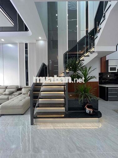 Bán nhà 2 tầng Đoàn Nguyên Tuân 3PN chợ Long Thượng có sân đậu oto 