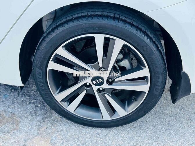 Kia Cerato 2018 1.6G MT Trắng