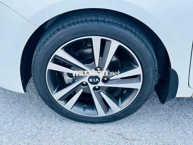 Kia Cerato 2018 1.6G MT Trắng