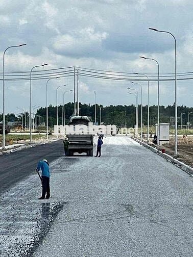 Cần tuyển tài xế dấu C chạy xe ben rải đá
