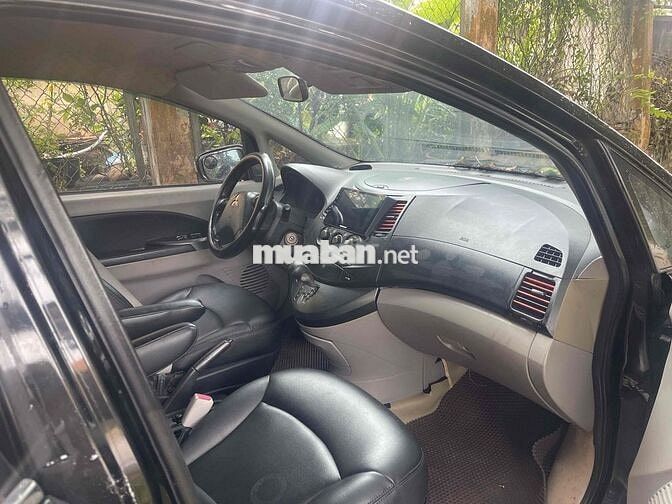 Mitsubishi Grandis Đen 7 chỗ