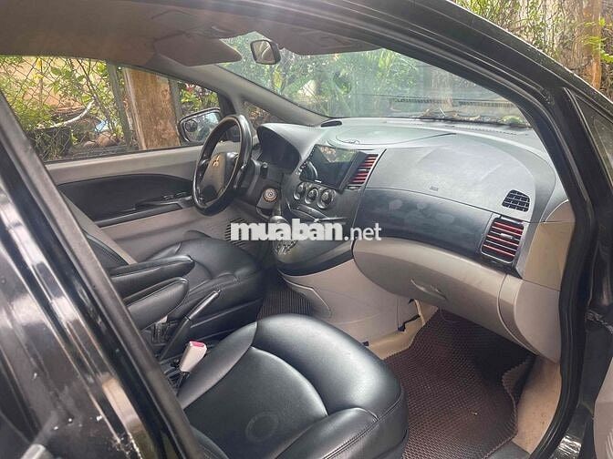 Mitsubishi Grandis Đen 7 chỗ