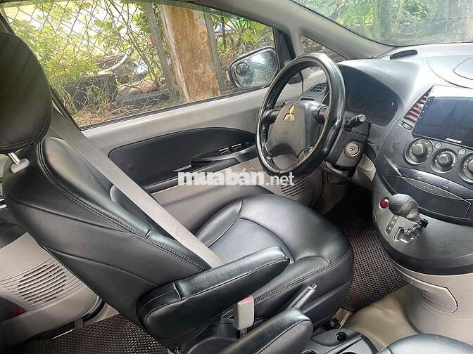 Mitsubishi Grandis Đen 7 chỗ