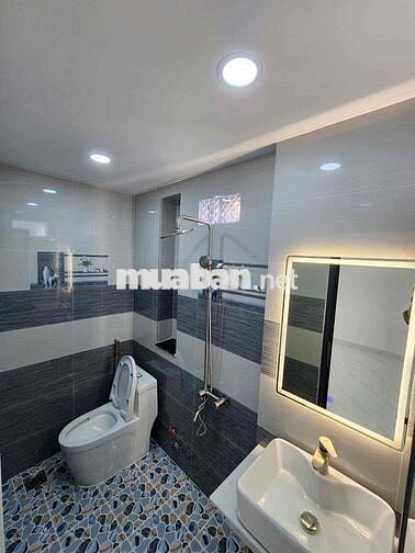 Nhà mới xây hiện đại, 3 lầu, 4 phòng ngủ