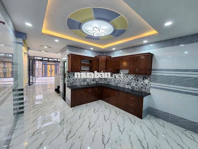 Nhà mới xây hiện đại, 3 lầu, 4 phòng ngủ