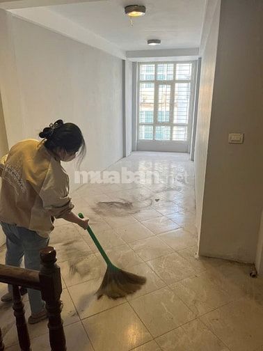 Cho thuê nhà mặt phố 39 Đồng Nhân, MT 2,15m, nở hậu 2,8,m. DT 24 m2x5T