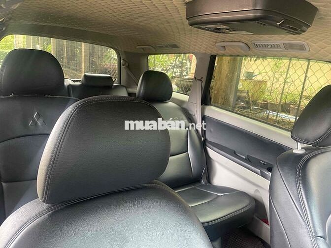 Mitsubishi Grandis Đen 7 chỗ