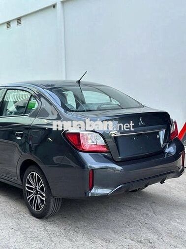Mitsubishi Attrage MT Trắng