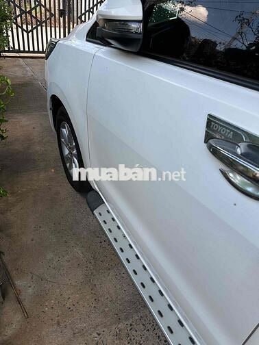 Toyota Innova 2.0G Trắng 7 chỗ
