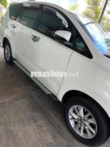Toyota Innova 2.0G Trắng 7 chỗ