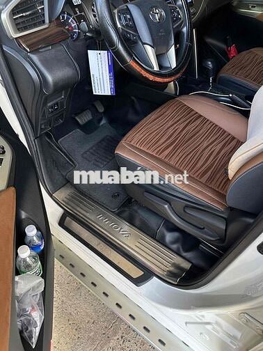 Toyota Innova 2.0G Trắng 7 chỗ