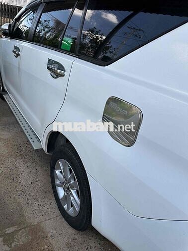 Toyota Innova 2.0G Trắng 7 chỗ