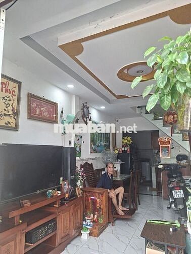 CHO THUÊ NHÀ MẶT TIỀN 3NHÀ MỚI 3 TẦNG, 4 PHÒNG NGỦ, 3 NHÀ VỆ SINH
