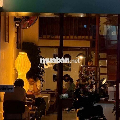Tuyển Nhân Viên Quán Cà Phê
