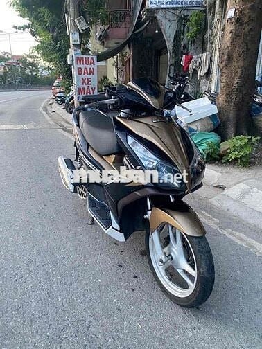 Honda Air Blade zin chất đẹp như hình