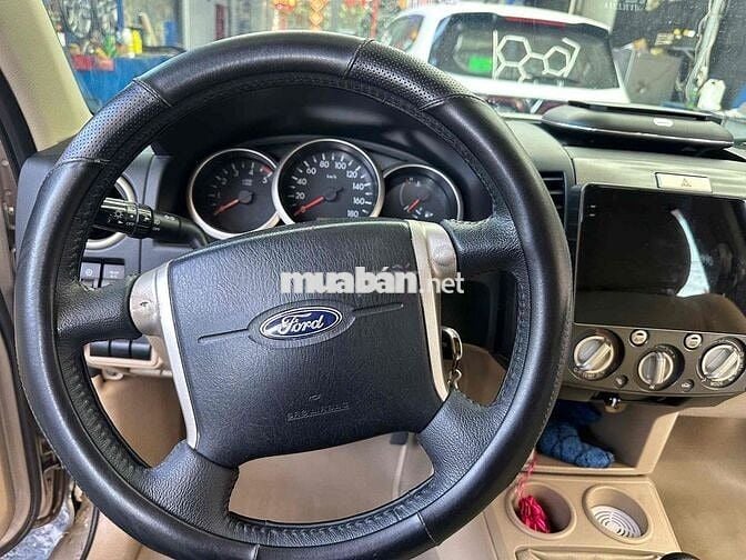 Ford Everest 2010 2.5L 4x2 MT - 100000 km