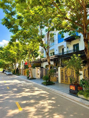 * “Chính chủ bán biệt thự Geleximco B Lê Trọng Tấn 120m² – nội thất xị