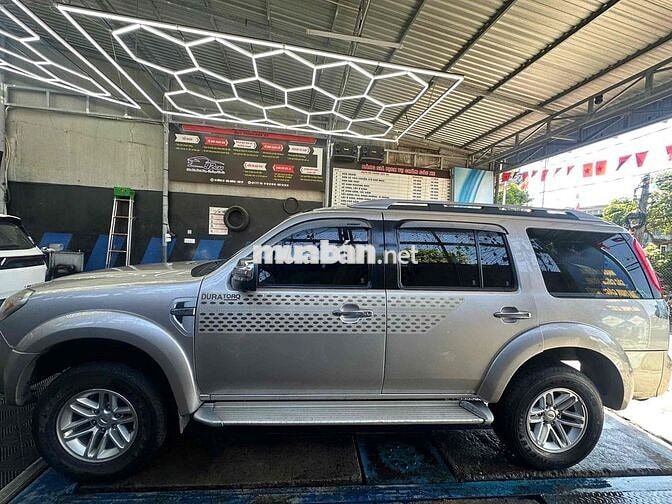 Ford Everest 2010 2.5L 4x2 MT - 100000 km