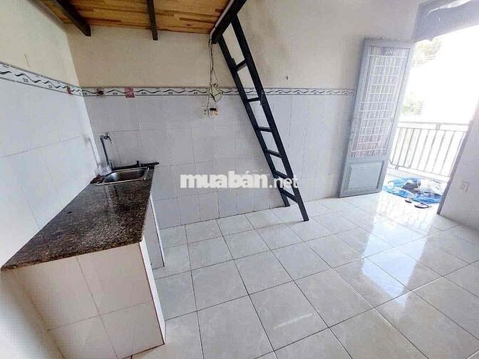 Cho Thuê Phòng Gác Giá Rẻ Ban Công Gần Luỹ Bán Bích, Vườn Lài Tân Phú