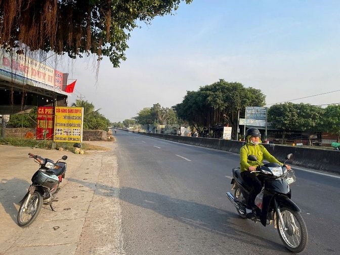 Bán nhà hơn 8m mặt đường Quốc lộ 22B. 680m2 có thổ. 230tr 1mn 