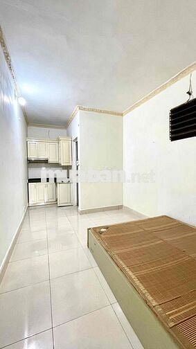 Cần cho thuê căn nhà 1K 1N khép kín - DT 40m2, Gần Ga Thái Hà