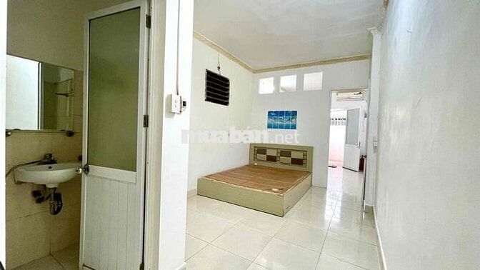 Cần cho thuê căn nhà 1K 1N khép kín - DT 40m2, Gần Ga Thái Hà