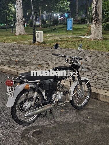 Xe Honda 67 Đen Trắng 