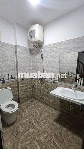 BÁN NHÀ LĨNH NAM DÂN XÂY 30M - 3 NGỦ HƠN 6 TỶ  SỔ ĐỎ RIÊNG