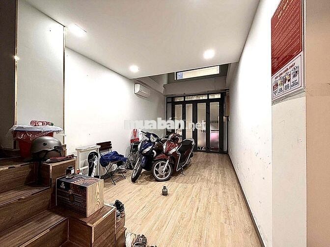 Nhà Nguyên Căn - Trần Hưng Đạo Quận 1 - 2PN/4WC - 1 trệt 3 lầu + sân