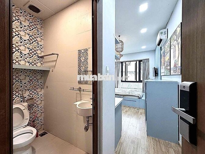 Nhà Nguyên Căn - Trần Hưng Đạo Quận 1 - 2PN/4WC - 1 trệt 3 lầu + sân