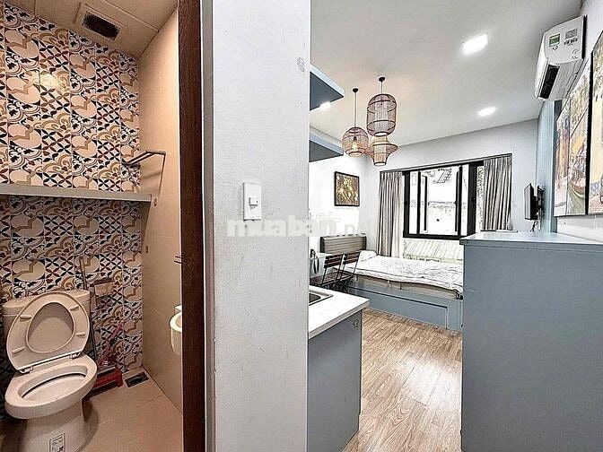 Nhà Nguyên Căn - Trần Hưng Đạo Quận 1 - 2PN/4WC - 1 trệt 3 lầu + sân
