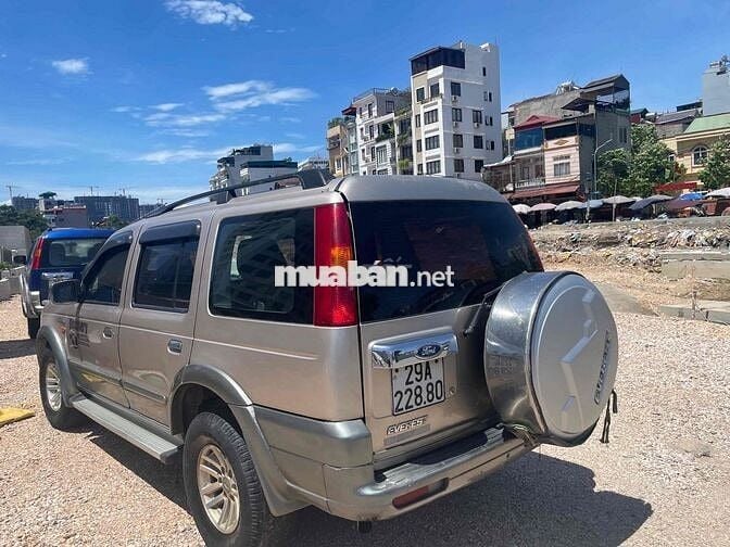 Ford Everest Vàng cát