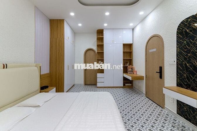 Cho thuê CC đẹp xuất sắc tại 74, Lý Tự Trọng, P. Bến Thành, 100m2