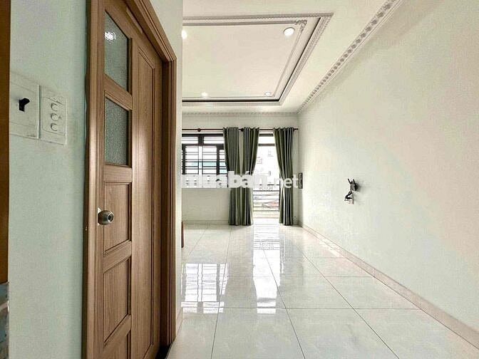 Mặt trong lầu 1- Gần Đại Học Công Thương Aeon. Free dịch vụ và free xe