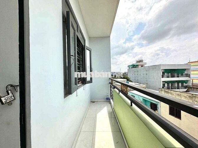 Mặt trong lầu 1- Gần Đại Học Công Thương Aeon. Free dịch vụ và free xe
