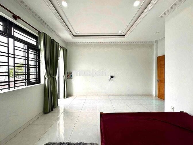 Mặt trong lầu 1- Gần Đại Học Công Thương Aeon. Free dịch vụ và free xe