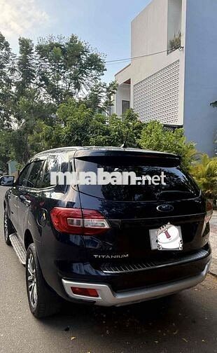 Ford Everest Titanium Xanh đen 57.706 km