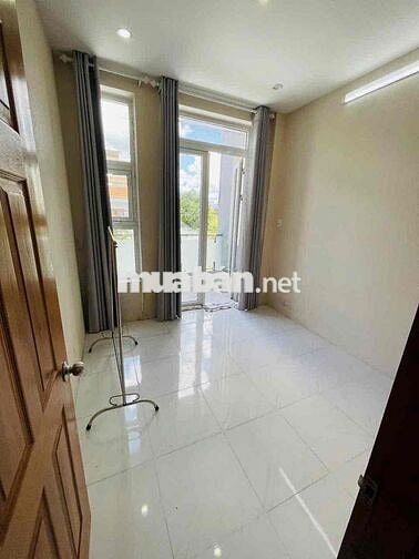 Nhà lầu 2 phòng 2 máy lạnh KDC Đường 30/4