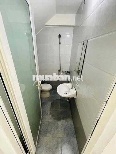 Nhà lầu 2 phòng 2 máy lạnh KDC Đường 30/4