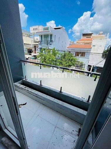 Nhà lầu 2 phòng 2 máy lạnh KDC Đường 30/4