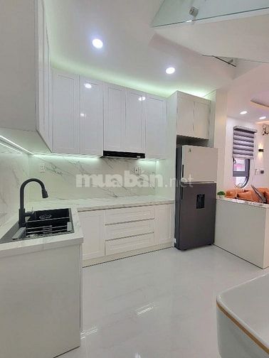 GÓC 2 Mặt Tiền Đường Phạm Văn Đồng, Gò Vấp. Giá 3TỶ550 - Đang cho thuê