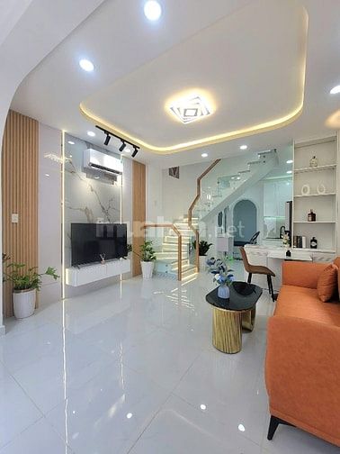 GÓC 2 Mặt Tiền Đường Phạm Văn Đồng, Gò Vấp. Giá 3TỶ550 - Đang cho thuê